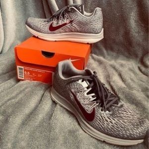 Size: 9.5-Women’s Nike Zoom Winslow 5